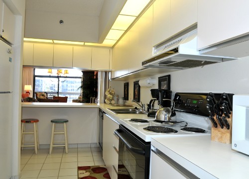 kitchen with breakfast bar