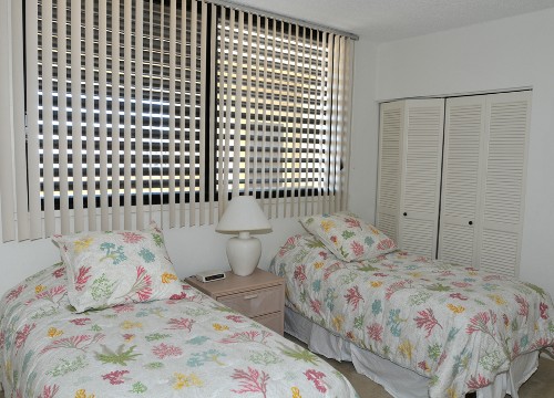 guest bedroom with twin beds