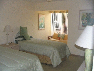 Guest bedroom with twin bed