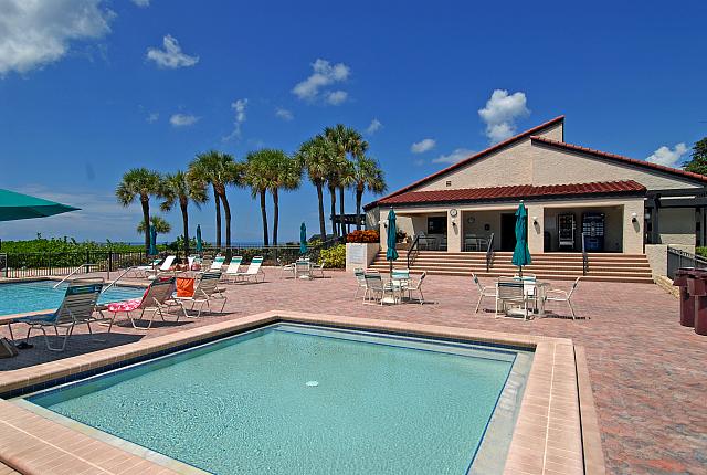 Two pools & hot tubs
