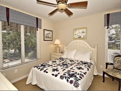 Downstairs master bedroom with queen bed