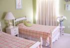 Bedroom 2 with twin beds