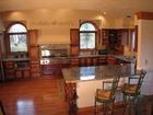 Fully-equipped kitchen w/breakfast bar