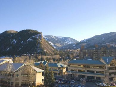 Mountain view ski condo for rent in Avon, Colorado Mountain view ski condo for rent in Avon, Colorado