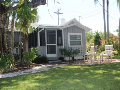 A charming Naples rental cottage A charming Naples rental cottage